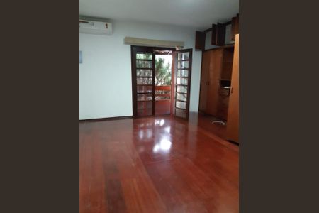 Casa à venda com 278m², 5 quartos e 6 vagas Casa à venda com 278m², 5 quartos e 6 vagasFoto 08