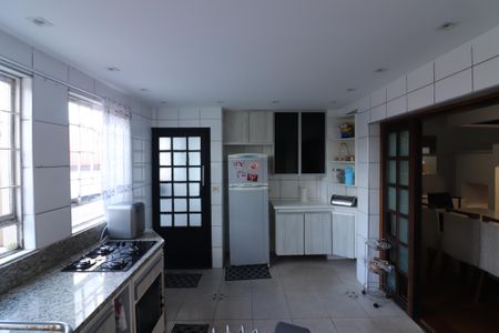 Casa à venda com 259m², 3 quartos e 6 vagasCozinha 