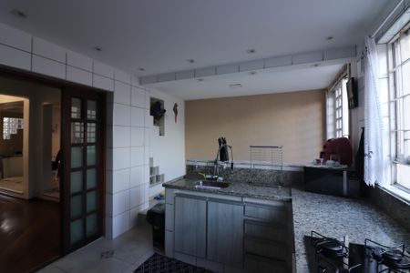 Casa à venda com 259m², 3 quartos e 6 vagasCozinha 