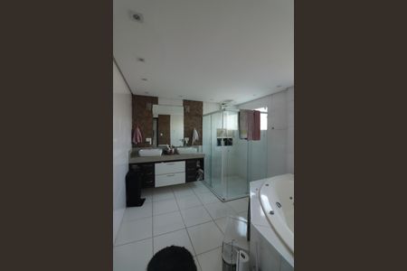 Casa à venda com 259m², 3 quartos e 6 vagasSuíte 1 Banheiro 