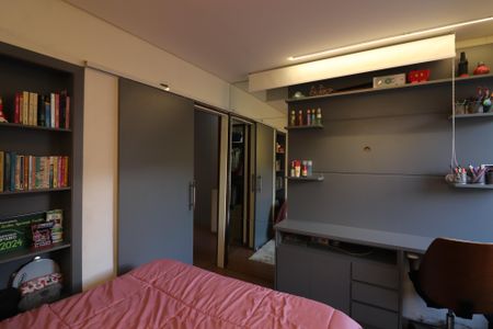 Casa à venda com 259m², 3 quartos e 6 vagasSuíte 2