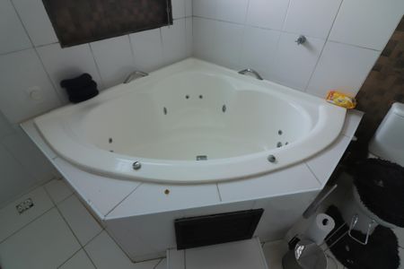 Casa à venda com 259m², 3 quartos e 6 vagasSuíte 1 Banheiro 