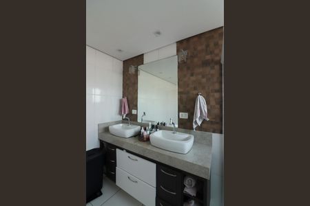 Casa à venda com 259m², 3 quartos e 6 vagasSuíte 1 Banheiro 