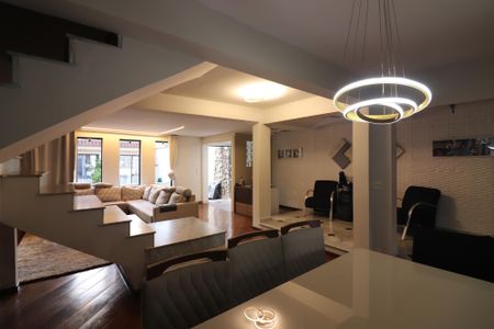 Casa à venda com 259m², 3 quartos e 6 vagasSala