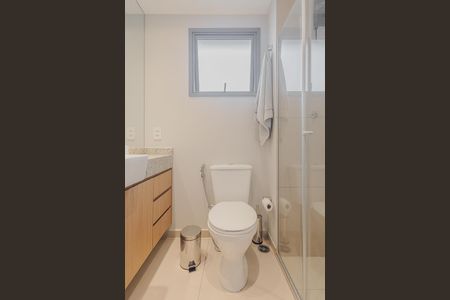 Banheiro de kitnet/studio para alugar com 1 quarto, 23m² em Vila Madalena, São Paulo