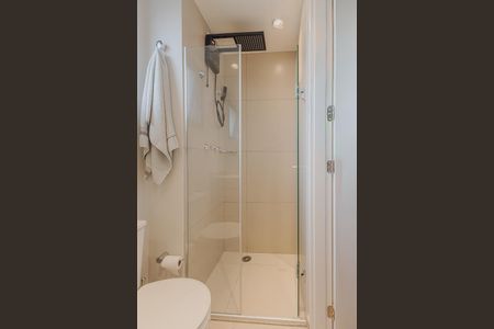 Banheiro de kitnet/studio para alugar com 1 quarto, 23m² em Vila Madalena, São Paulo