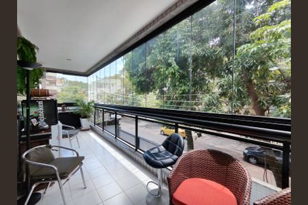 Apartamento à venda com 73m², 2 quartos e 1 vaga Apartamento à venda com 73m², 2 quartos e 1 vagaVaranda