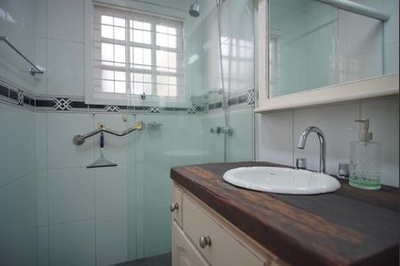 Banheiro da Suíte de apartamento à venda com 2 quartos, 90m² em São João, Porto Alegre