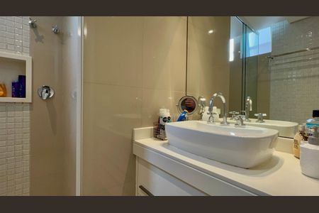 Apartamento à venda com 200m², 3 quartos e 2 vagasBanheiro da Suíte 1