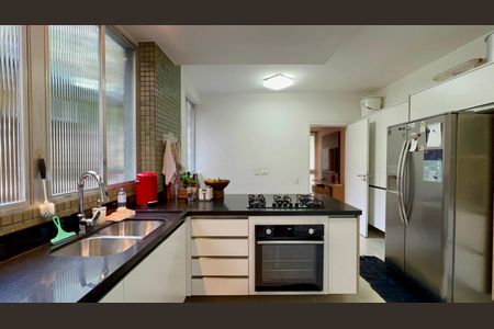 Apartamento à venda com 200m², 3 quartos e 2 vagasCozinha