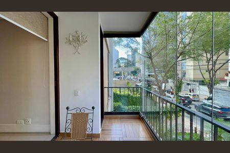 Apartamento à venda com 200m², 3 quartos e 2 vagasVaranda