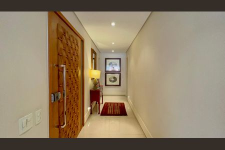 Apartamento à venda com 200m², 3 quartos e 2 vagasCorredor