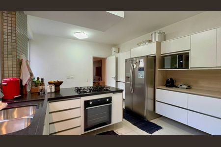 Apartamento à venda com 200m², 3 quartos e 2 vagasCozinha