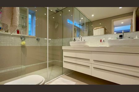 Apartamento à venda com 200m², 3 quartos e 2 vagasBanheiro da Suíte 3