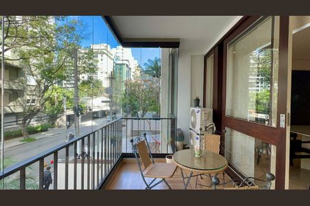 Apartamento à venda com 200m², 3 quartos e 2 vagasVaranda