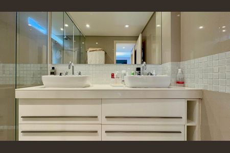 Apartamento à venda com 200m², 3 quartos e 2 vagasBanheiro da Suíte 3