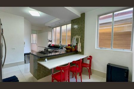 Apartamento à venda com 200m², 3 quartos e 2 vagasCopa