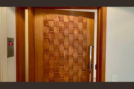 Apartamento à venda com 200m², 3 quartos e 2 vagasHall