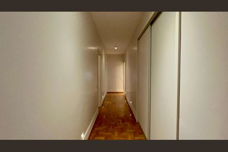 Apartamento à venda com 200m², 3 quartos e 2 vagasCorredor Quartos