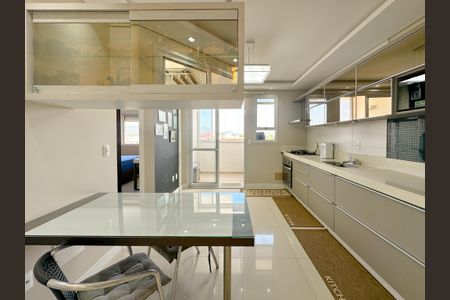 Apartamento para alugar com 120m², 2 quartos e 2 vagasCozinha