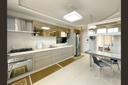 Apartamento para alugar com 120m², 2 quartos e 2 vagasCozinha