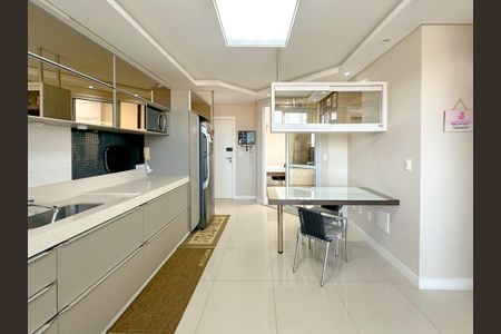 Apartamento para alugar com 120m², 2 quartos e 2 vagasCozinha