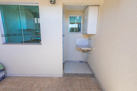 Casa à venda com 70m², 2 quartos e 1 vagaarea privativa e de serviço
