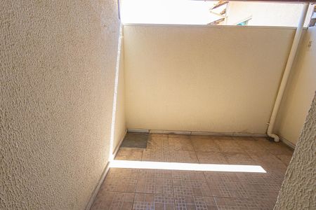 Casa à venda com 70m², 2 quartos e 1 vagaarea privativa e de serviço