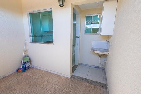Casa à venda com 70m², 2 quartos e 1 vagaarea privativa e de serviço