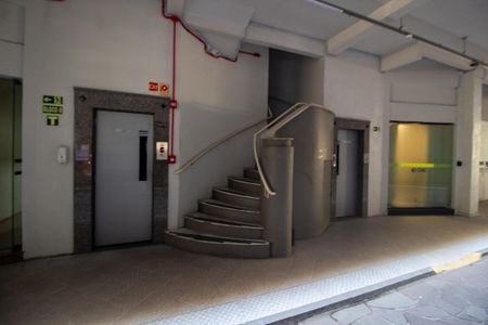 Apartamento à venda com 81m², 2 quartos e sem vaga Apartamento à venda com 81m², 2 quartos e sem vagaHall de entrada