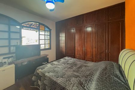 Casa à venda com 240m², 3 quartos e 1 vaga