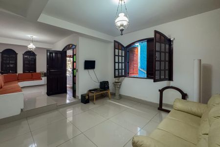 Casa à venda com 240m², 3 quartos e 1 vaga