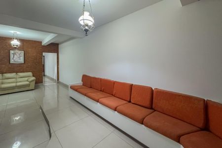 Casa à venda com 240m², 3 quartos e 1 vaga