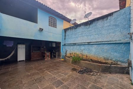 Casa à venda com 240m², 3 quartos e 1 vaga