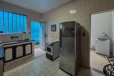 Casa à venda com 240m², 3 quartos e 1 vaga