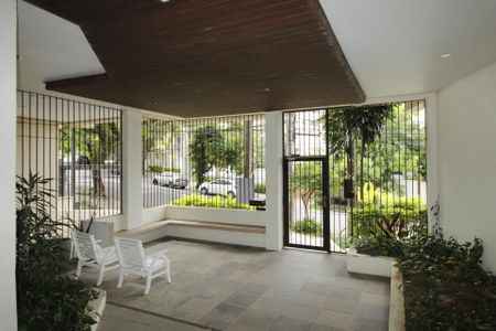 Apartamento à venda com 81m², 2 quartos e 1 vagaHall de entrada