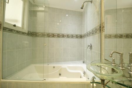 Apartamento à venda com 81m², 2 quartos e 1 vagaBanheiro da Suíte 1