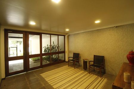 Apartamento à venda com 81m², 2 quartos e 1 vagaHall de entrada