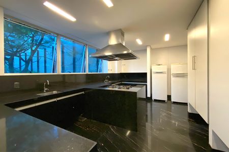 Apartamento à venda com 464m², 5 quartos e 5 vagas Apartamento à venda com 464m², 5 quartos e 5 vagasÁrea comum - Cozinha