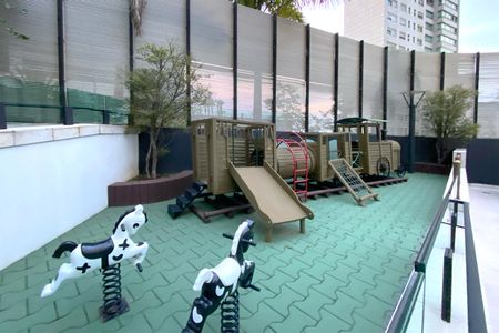 Apartamento à venda com 464m², 5 quartos e 5 vagas Apartamento à venda com 464m², 5 quartos e 5 vagasÁrea comum - Playground