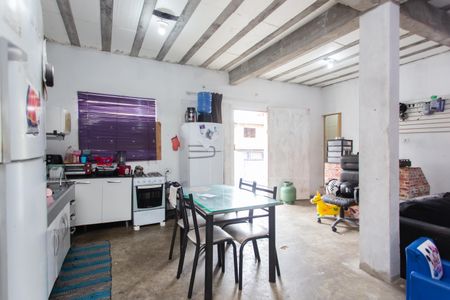 Casa à venda com 105m², 2 quartos e 1 vaga Casa à venda com 105m², 2 quartos e 1 vagaSala / Cozinha