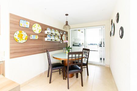 Apartamento à venda com 212m², 3 quartos e 5 vagas Apartamento à venda com 212m², 3 quartos e 5 vagasÁrea Gourmet