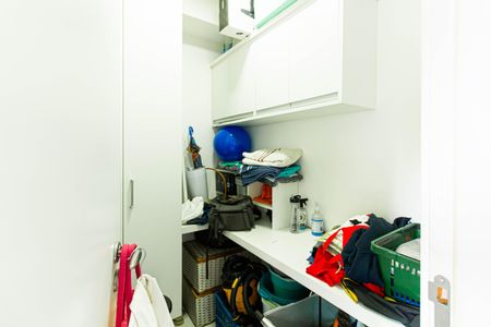 Apartamento à venda com 212m², 3 quartos e 5 vagas Apartamento à venda com 212m², 3 quartos e 5 vagasÁrea de Serviço