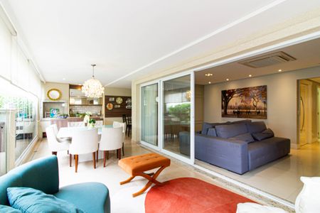 Apartamento à venda com 212m², 3 quartos e 5 vagas Apartamento à venda com 212m², 3 quartos e 5 vagasSala de Jantar