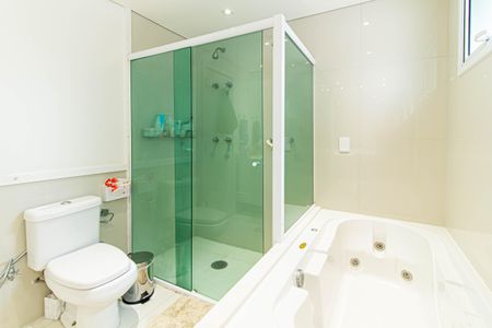 Apartamento à venda com 212m², 3 quartos e 5 vagas Apartamento à venda com 212m², 3 quartos e 5 vagasBanheiro da Suíte 3
