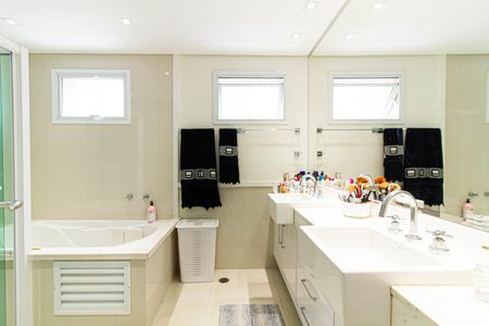 Apartamento à venda com 212m², 3 quartos e 5 vagas Apartamento à venda com 212m², 3 quartos e 5 vagasBanheiro da Suíte 3