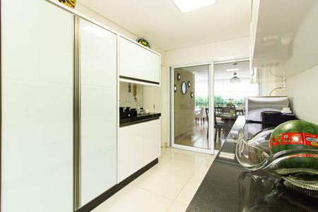 Apartamento à venda com 212m², 3 quartos e 5 vagas Apartamento à venda com 212m², 3 quartos e 5 vagasCozinha