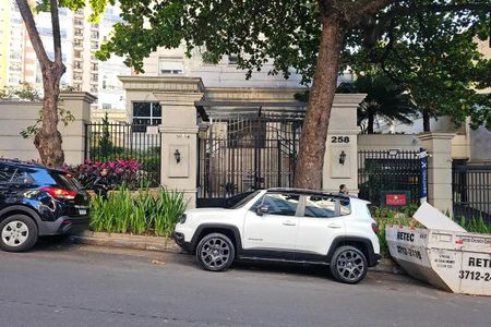 Apartamento à venda com 212m², 3 quartos e 5 vagas Apartamento à venda com 212m², 3 quartos e 5 vagasFachada