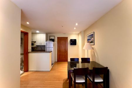 Sala de apartamento para alugar com 1 quarto, 56m² em Flamengo, Rio de Janeiro