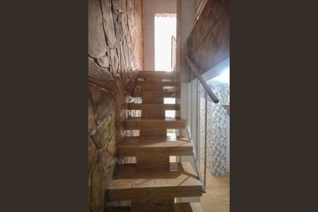 Escada  de casa para alugar com 1 quarto, 218m² em Manoel Reis, Nilópolis